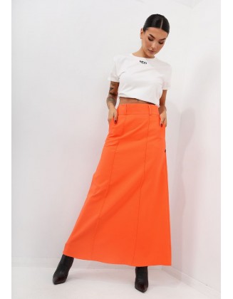 Ilgas oranžinis sijonas...