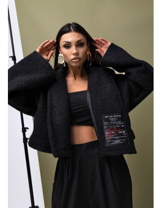 Juodas trumpas paltas...