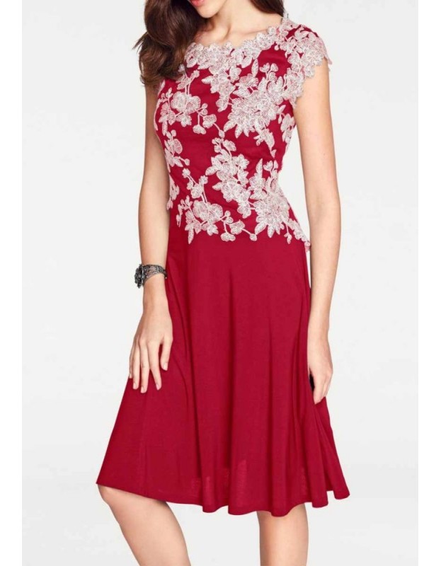 Raudona siuvinėta kokteilinė suknelė