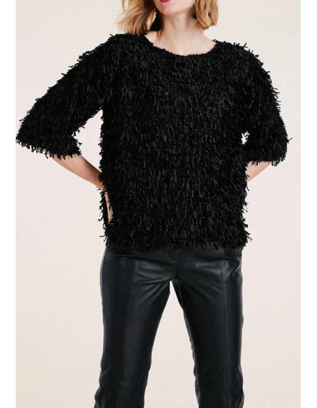 Ekstravagantiškas juodas megztinis