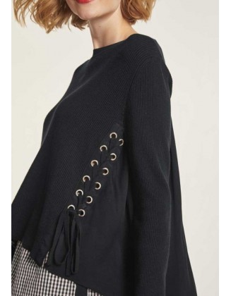 Plataus silueto juodas megztinis