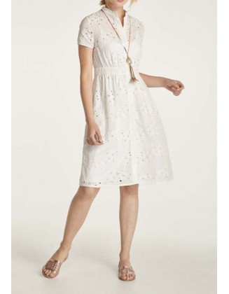 Balta siuvinėta suknelė